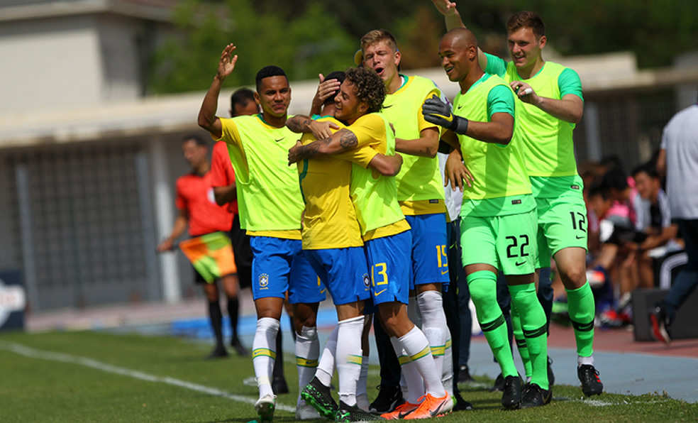 Los jugadores de la Verdeamarela celebran el triunfo.  (Foto: Especial)