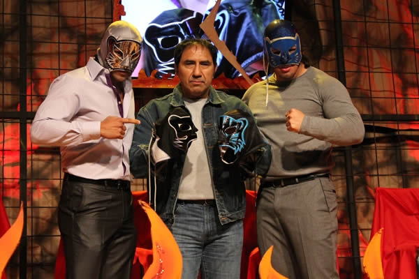 Blue Panther con Blue Panther Jr. y Black Panther.