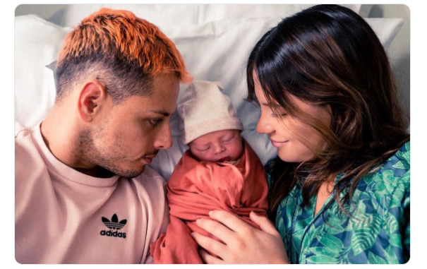 Chicharito Hernández se estrena como padre en pleno Día del Padre.
