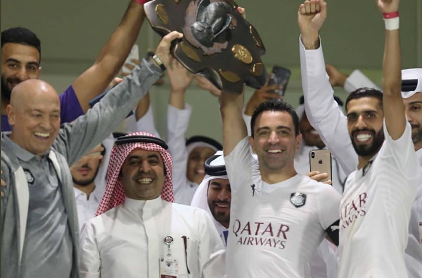 Xavi ha combinado sus últimos días como futbolista con los de auxiliar de la Sub-23.