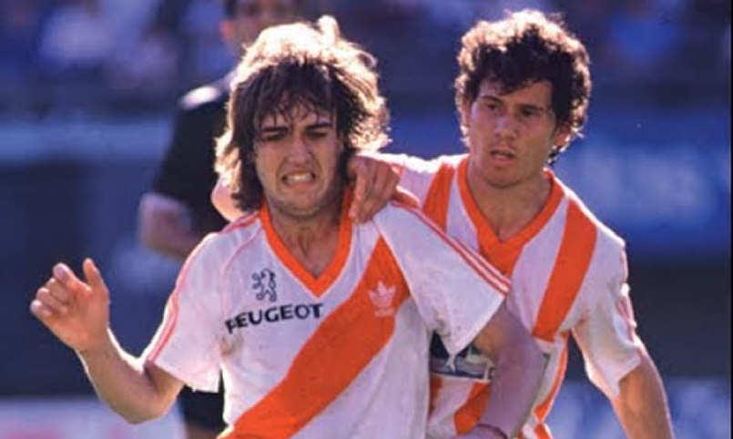 Gabriel Batistuta: Jugó para River Plate en la temporada 89-90.