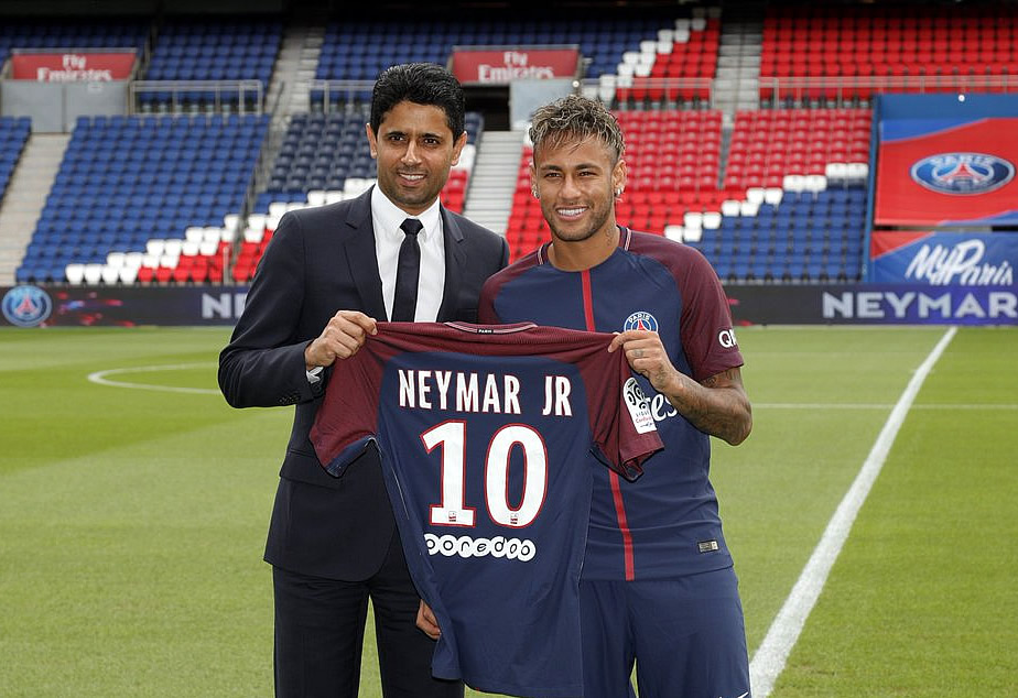 Nasser Al-Khelaïfi lució feliz en la presentación de Neymar. (Foto: @PSG_inside)