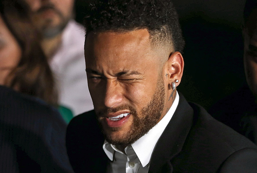 Neymar sigue sumergido en problemas. (Foto: AFP)