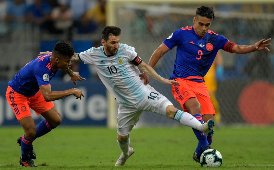 Radamel Falcao defiende a Messi de las críticas y asegura que es el mejor del mundo. (Foto: AFP)
