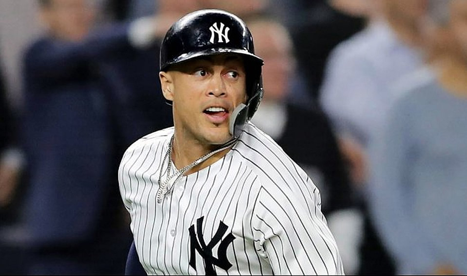 Giancarlo Stanton regresó de la lista de lesionados y se fue de 4-0