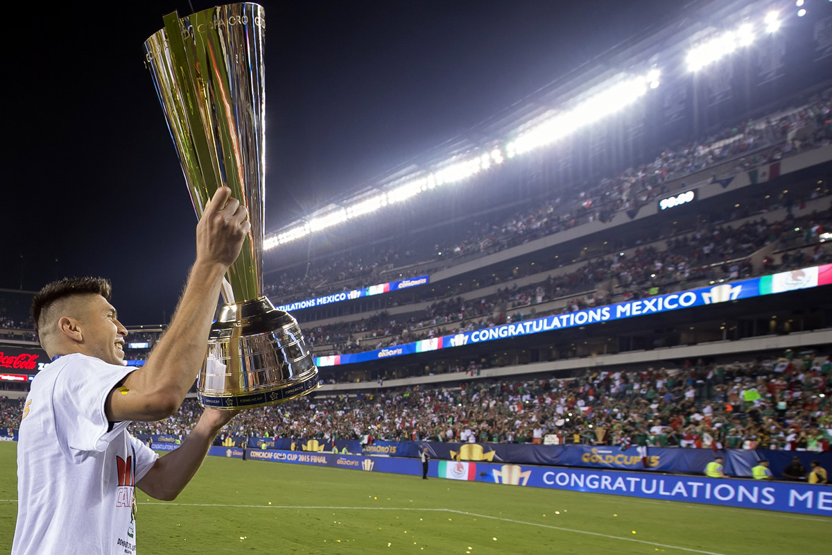 Oribe Peralta también puede presumir la Copa Oro. (Foto: Mexsport)