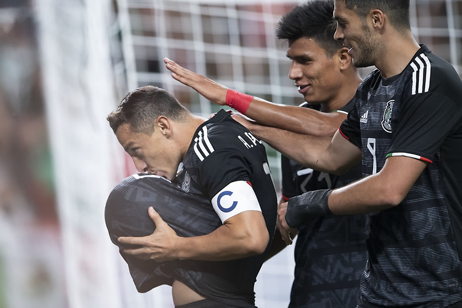 Guardado marcó el segundo para el Tri.
