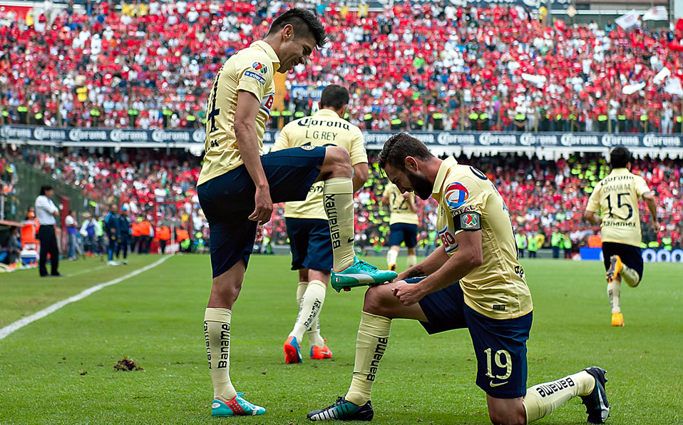 Oribe Peralta y Miguel Layún fueron campeones juntos en América en 2014. (Mexsport)