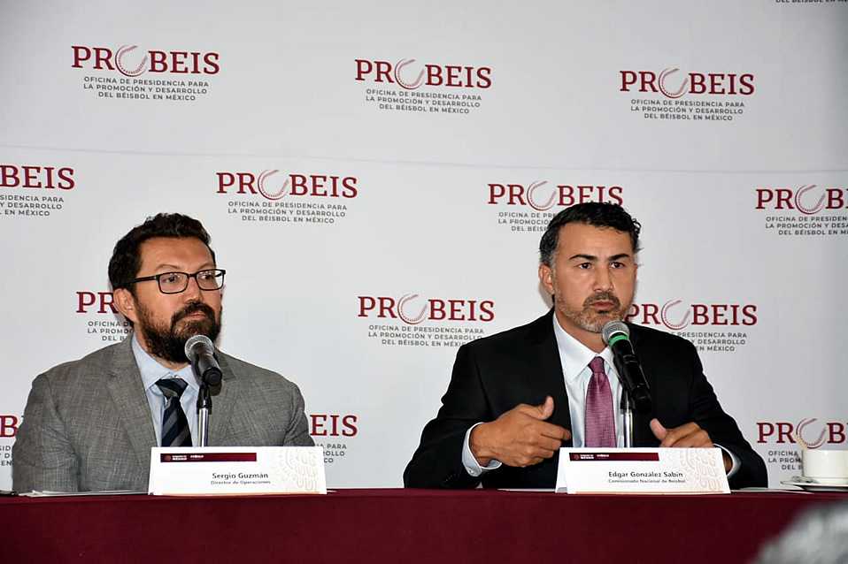 Sergio Guzmán y Edgar González al presentar el proyecto de la Liga de Prospectos