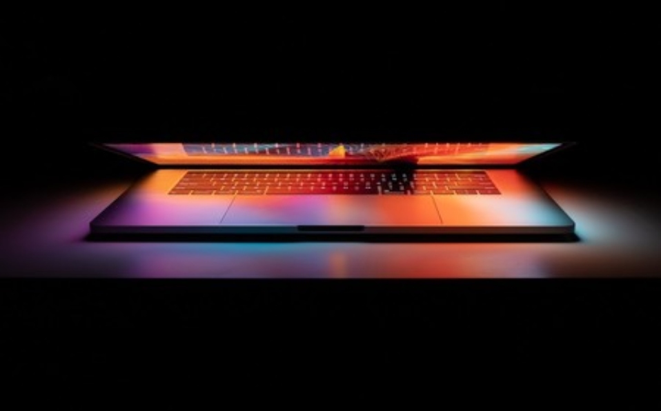 Apple detecta fallo en baterías con riesgo de incendio en MacBook Pro.