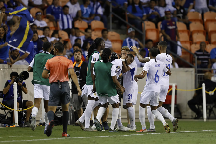 Curazao celebra la anotación del triunfo. (Foto. AFP)