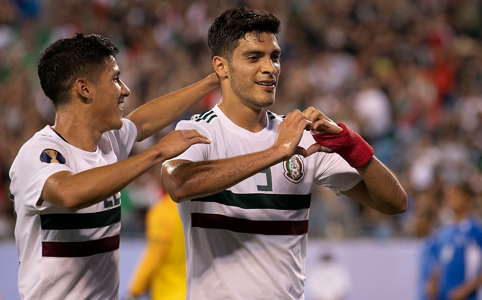 Raúl Jiménez analiza la victoria ante Martinica en la Copa Oro. (Imago7)