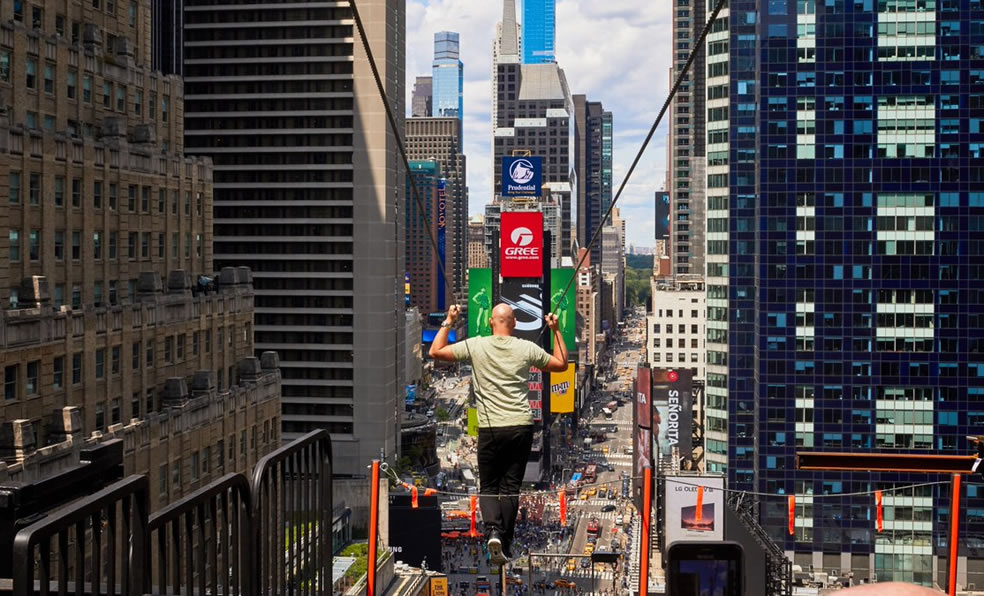 Nik Wallenda antes de iniciar su peligrosa acrobacia. (Foto: @NikWallenda)