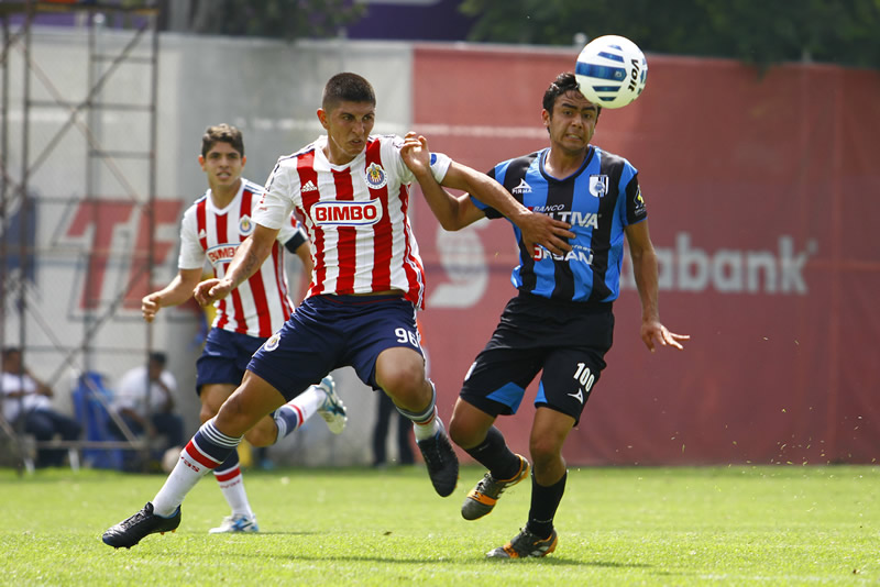 El pilón: Víctor Guzmán. Fue prestado a Pachuca y en marzo de 2016 comenzaron a negociar su venta. En ese verano fue Campeón con Pachuca. (Foto: Imago