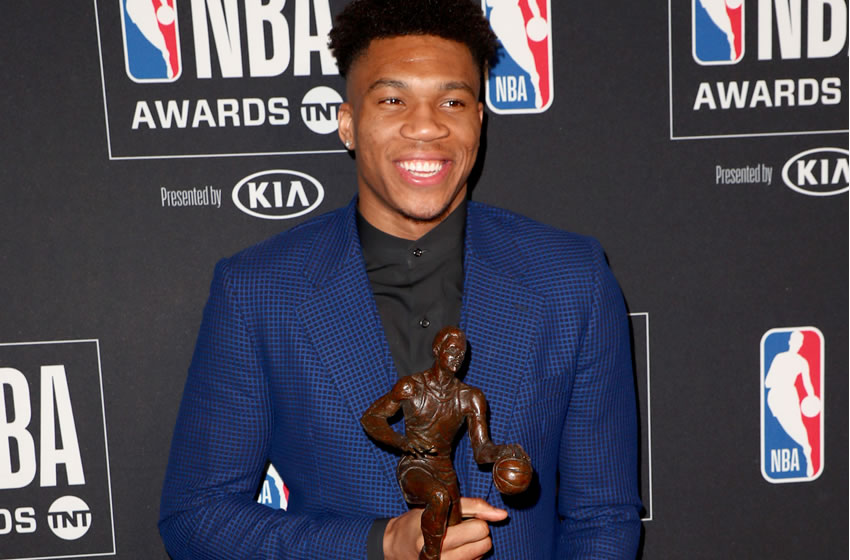 Antetokounmpo es el segundo jugador europeo en recibir este trofeo. (AFP)