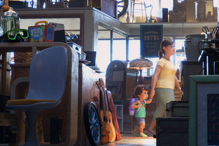El visor de 'Buscando a Nemo', la caja del circo de 'Bichos' y la andadera de Carl en 'Up' estaban en la tienda de antigüedades. (Foto: Disney)