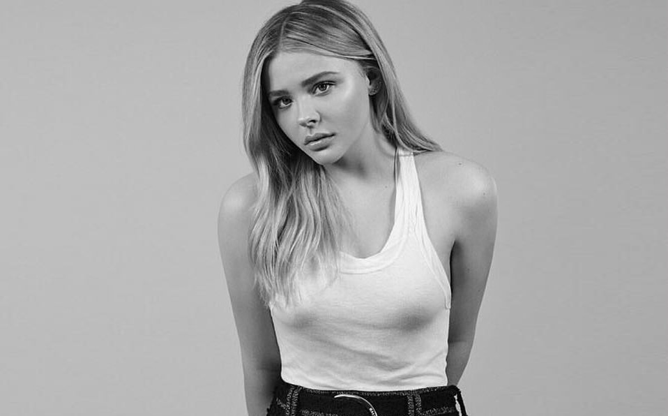 Batman se enfrentaría a seis villanos en la nueva película, una de ellas, Gatúbela. (Foto: Instagram/chloegmoretz/)