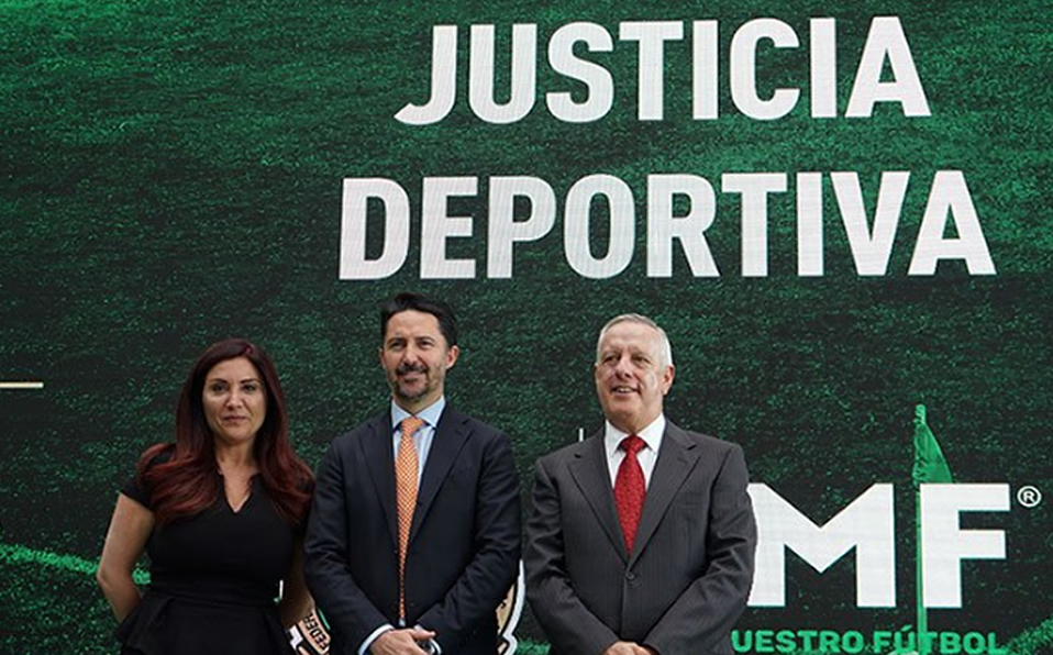 Durante la presentación este día en la FMF. (especial)