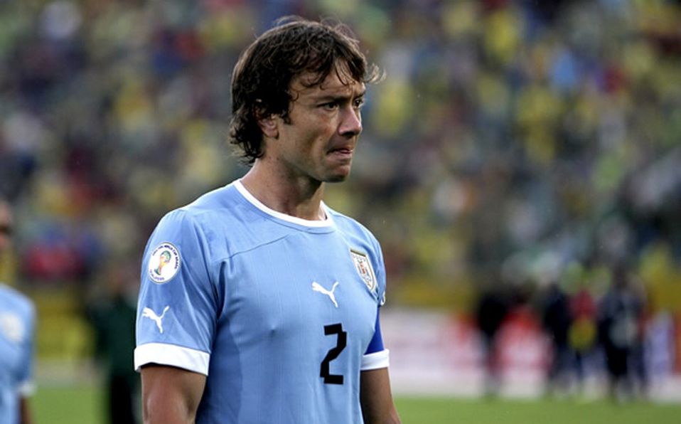 Diego Lugano asegura que arbitraje brasileño y VAR afectaron a Uruguay.