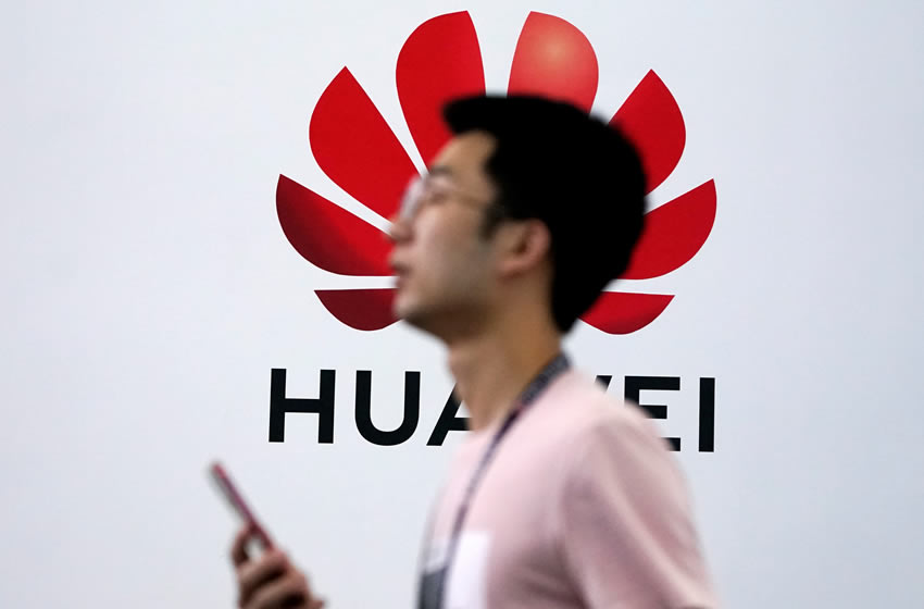 Donald Trump permite que las empresas estadounidenses vendan productos a Huawei. Reuters