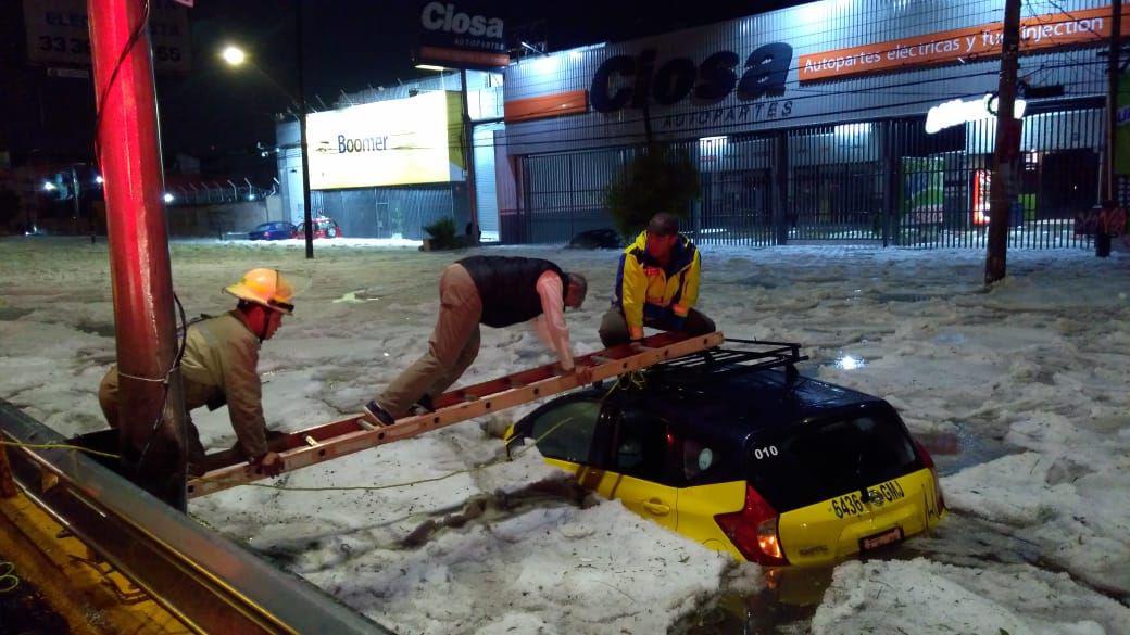 Imágenes de la granizada registrada en Guadalajara. (Foto: Twitter)