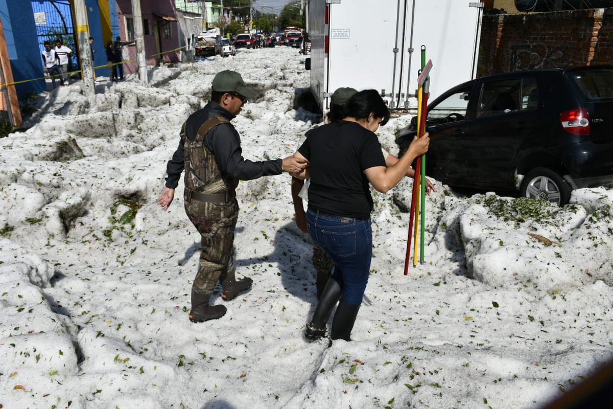 Imágenes de la granizada registrada en Guadalajara. (Foto: Twitter)