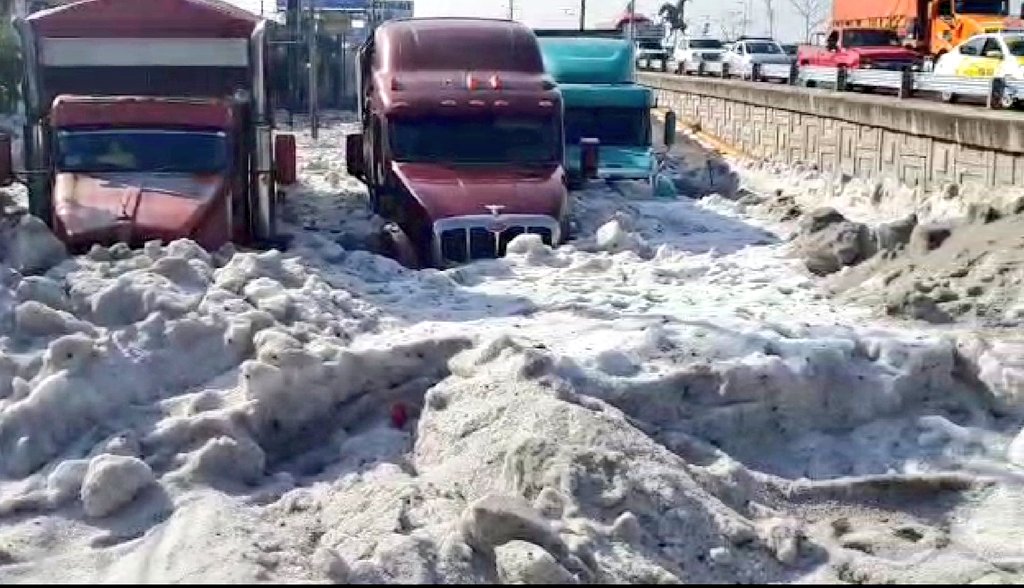 Imágenes de la granizada registrada en Guadalajara. (Foto: Twitter)