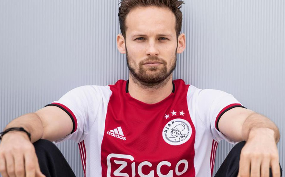 El gigante holandés, Ajax, tendrá las tres franjas de adidas en el costado.