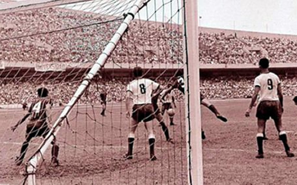 Imagen del primer partido entre Águilas y Pumas de la historia (Pumas.mx)
