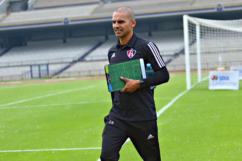 Jorge Hernández: Tras jugar dos años en Leones Negros, se retiró y ahora es Auxiliar Técnico en el equipo Sub-15 del Atlas. (Foto: Imago7)