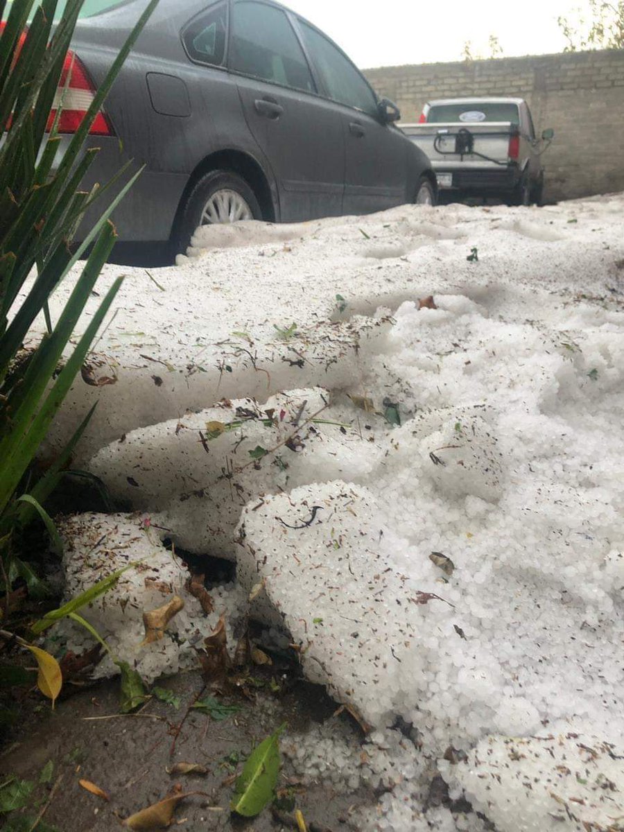 La madrugada de este lunes se registró una intensa lluvia acompañada de granizo. (Foto: Twitter)
