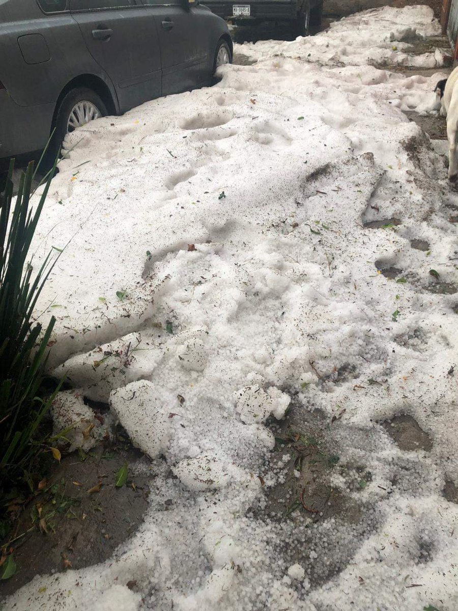 La madrugada de este lunes se registró una intensa lluvia acompañada de granizo