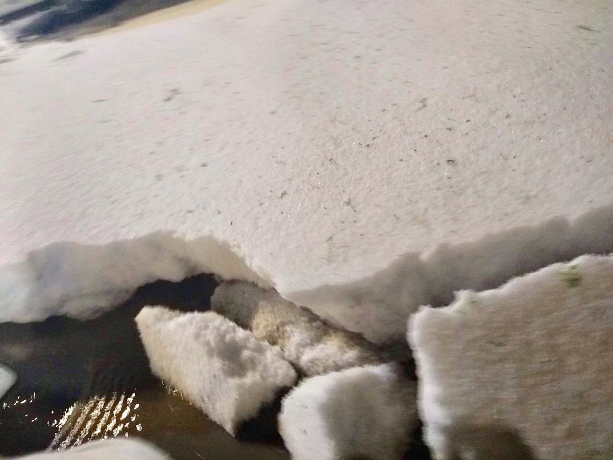La madrugada de este lunes se registró una intensa lluvia acompañada de granizo. (Foto: Twitter)