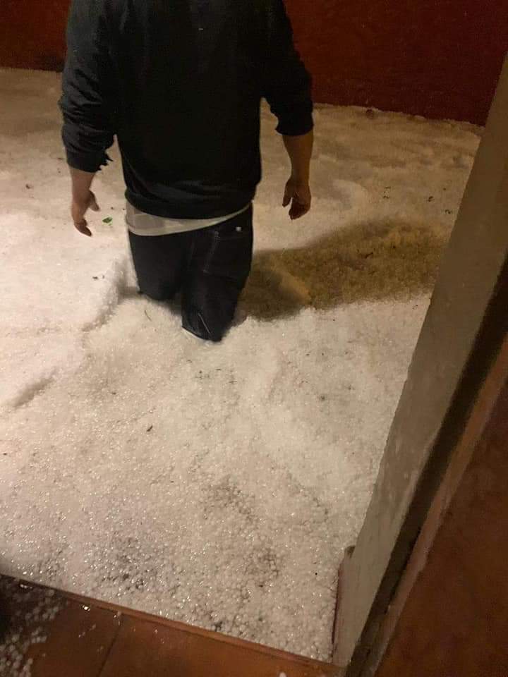La madrugada de este lunes se registró una intensa lluvia acompañada de granizo. (Foto: Twitter)