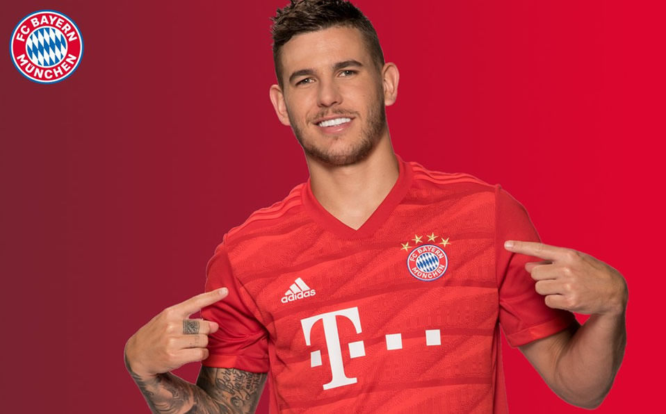 Theo Hernández presume la nueva playera del Gigante de Bavaria.