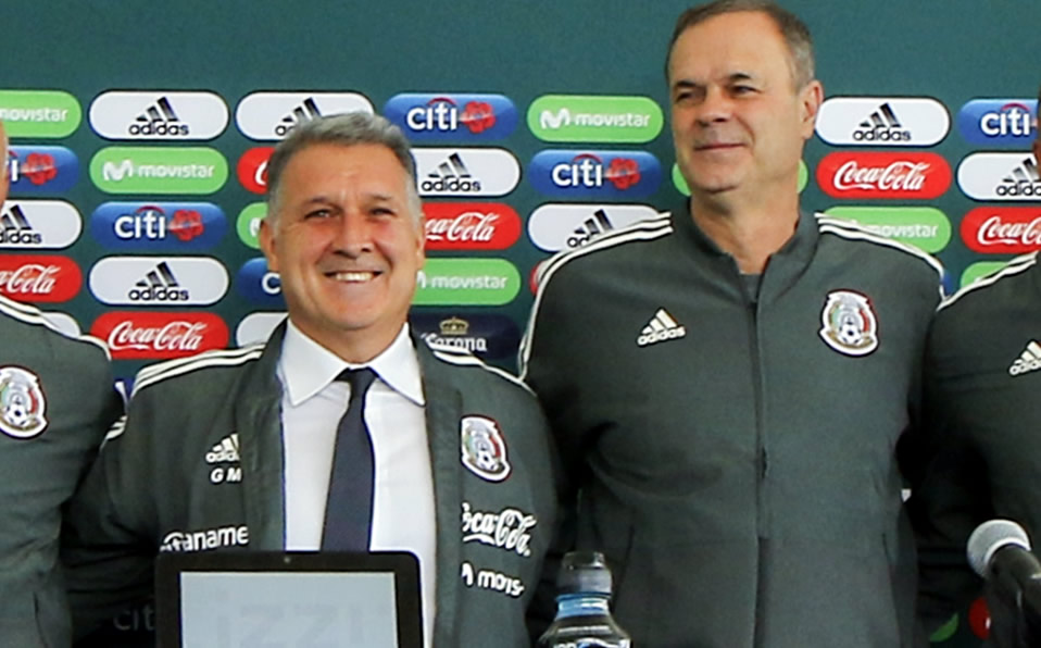 Jorge Theiler se suma a la lista. Estará en el banquillo ante Haití en Copa Oro por la suspensión del Tata Martino.