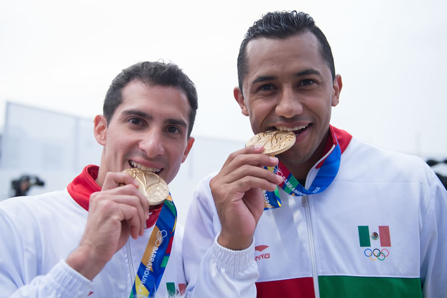 Rommel Pacheco y Jahir Ocampo: La Federación de natación decidió eliminarlos de Panamericanos para darle su lugar a otros atletas, pese a que Rommel g