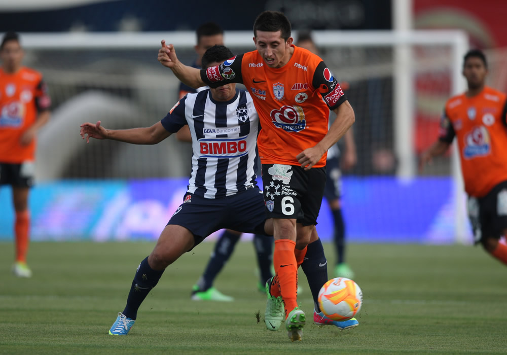 Su debut se dio en medio de una derrota por 4-1 frente a Santos Laguna. (Mexsport)