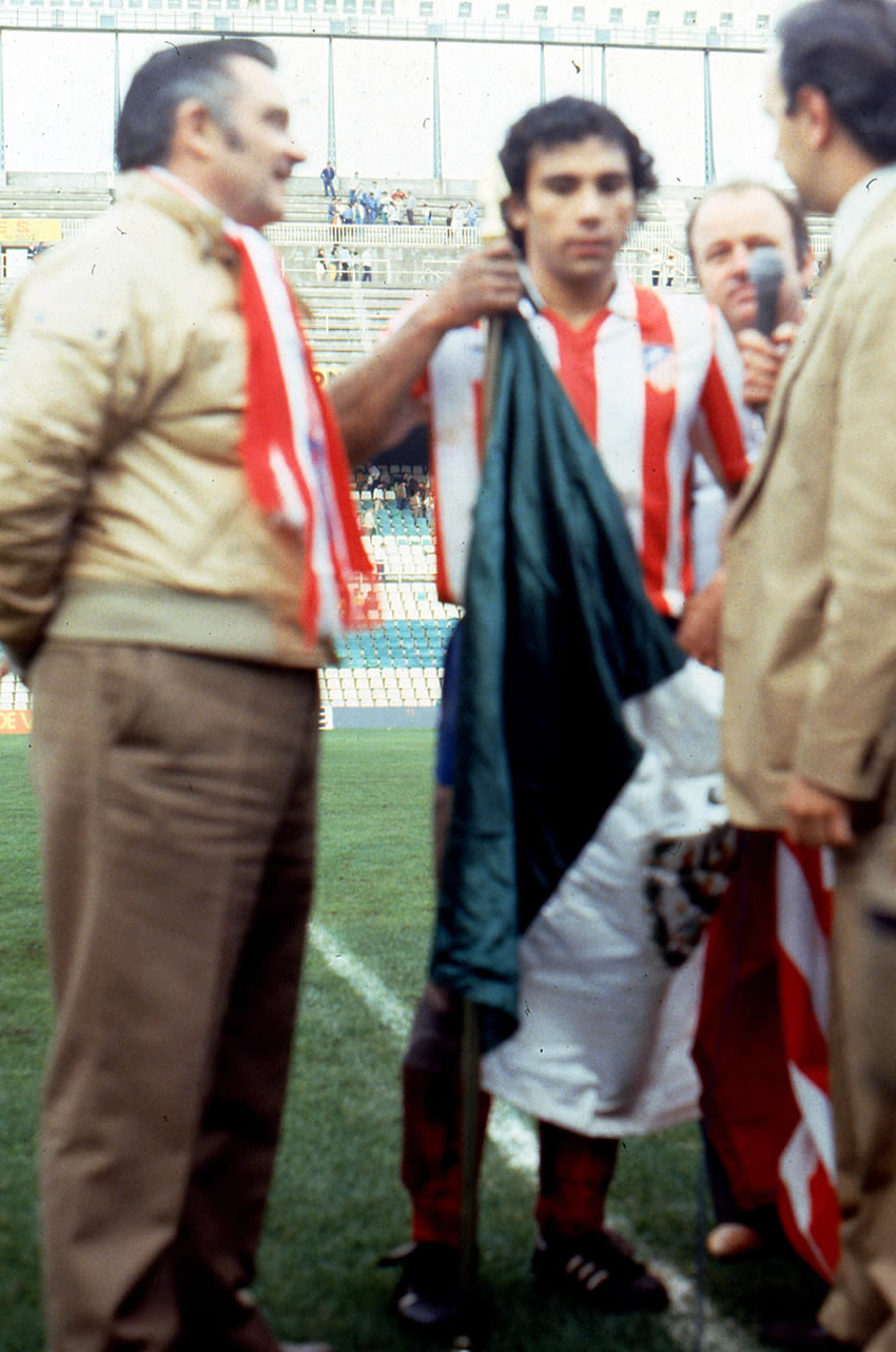Hugo Sánchez: El Atlético de Madrid Fue su primer equipo en Europa, estuvo de 1981 a 1985 y disputó 111 partidos en los que hizo 54 goles. En la 1984-