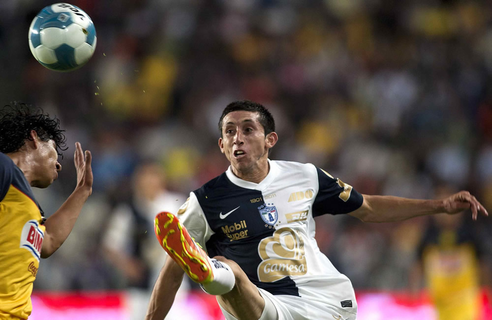 Con los Tuzos debutó en la Primera División del futbol Mexicano en 2010, donde militó por tres temporadas. (Mexsport)