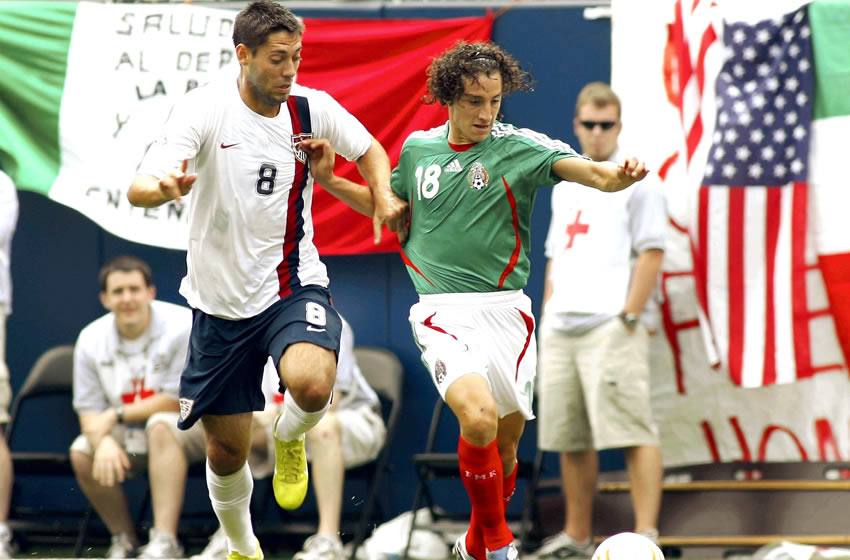 Clint Dempsey y Andrés Guardado en la Final de la Copa Oro de 2007 en Chicago. Mexsport