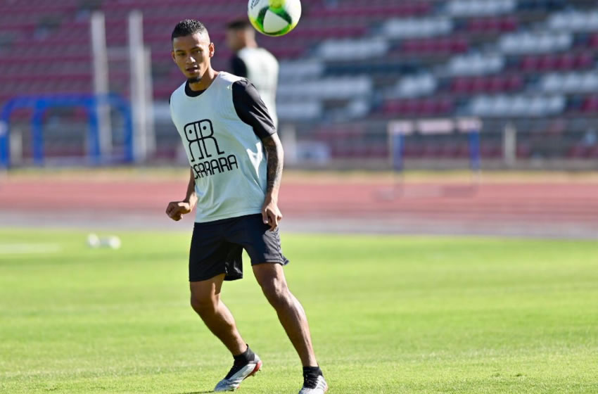 Jefferson se desempeña como medio de contención.
