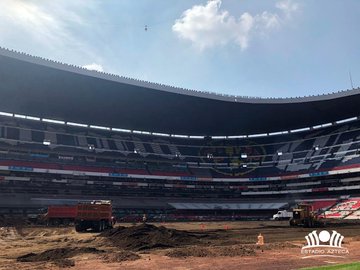 Otra toma de las labores en la cancha del Azteca. (Foto: @EstadioAzteca)