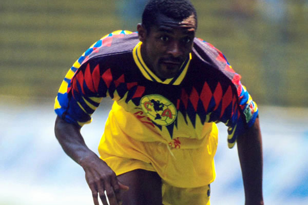 François Omam Biyik comandó a las 'Águilas Africanas' del América por dos años, fue Campeón de Goleo en 1994-95 y marcó época sin ganar títulos.