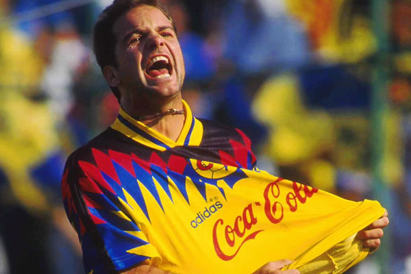 Hoy es conocido como el Doctor en TV Azteca, pero Luis García llegó como bombazo al América en 1994, donde estuvo hasta 1997.