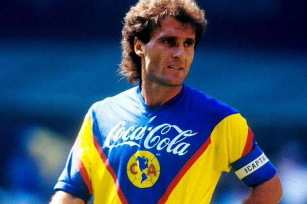 Campeón del Mundo en 1986, Oscar Ruggeri estuvo en 1993 con las Águilas.