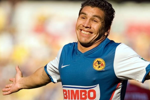 Un balazo le cortó la carrera en 2010 a Salvador Cabañas, quien desde el 2006 jugó con las Águilas y se hizo ídolo procedente de Jaguares.