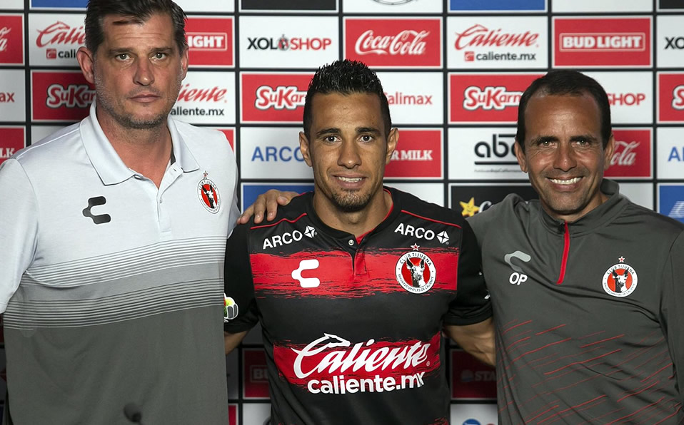 Camilo Sanvezzo en su presentación con Xolos. (@Xolos)