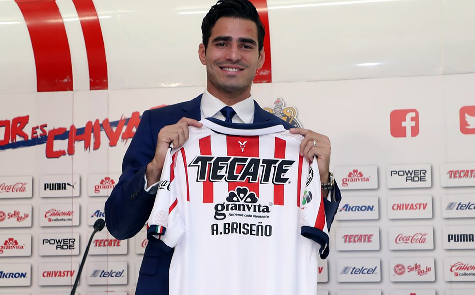 El Pollo Briseño estará con Chivas luego de su aventura europea con Feirense.