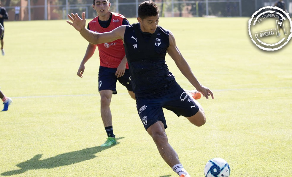 Celso Ortiz entrenó al parejo de sus compañeros. (Foto: @Rayados)